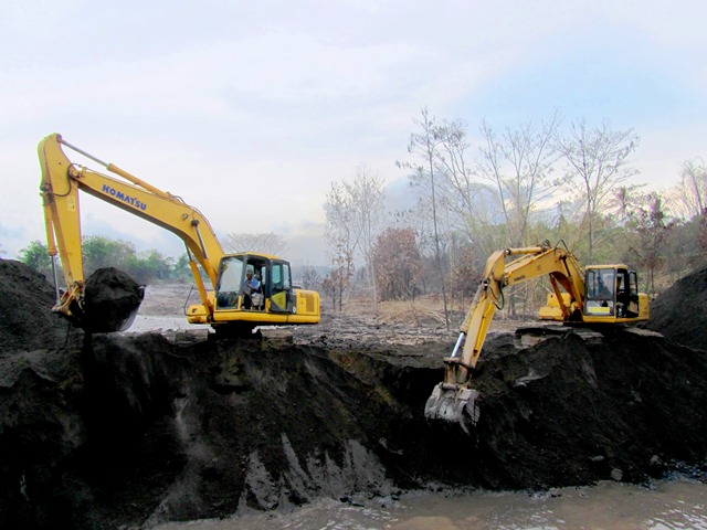 Upaya mengarahkan Banjir Lahar Dingin Merapi