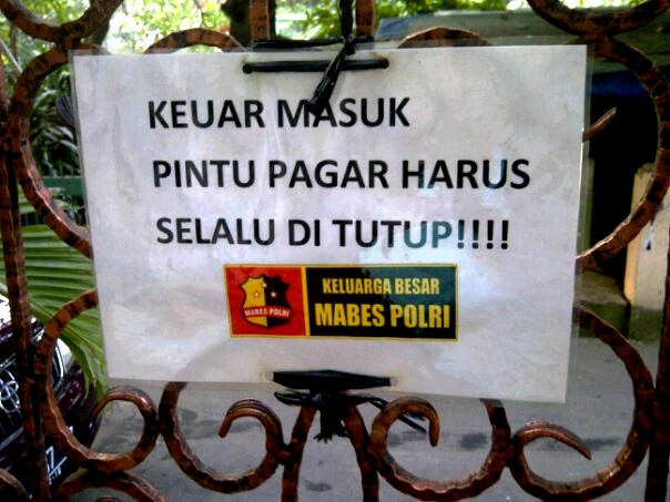 Tutup pagar rumah