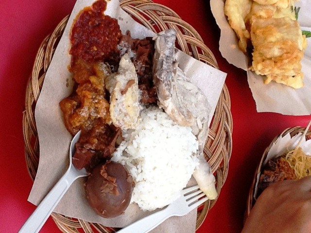 Gudeg Bu Lies Nikmat di Pasar Seni Ancol