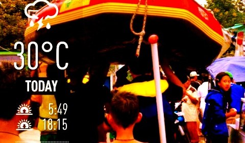 tidak mau dijemput perahu karet