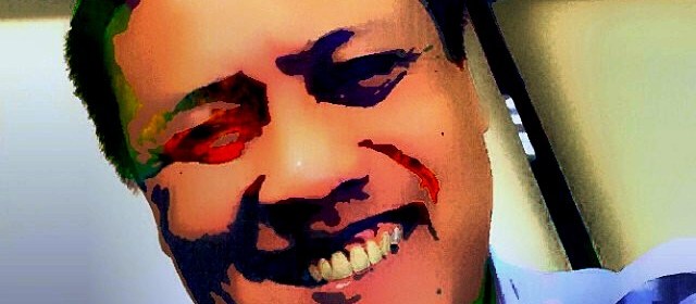 Berikan senyum terbaik untuk pasanganmu