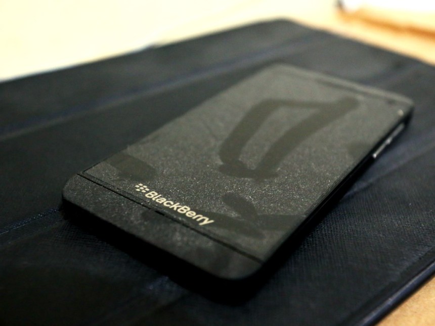 BB berdebu di dalam rumah