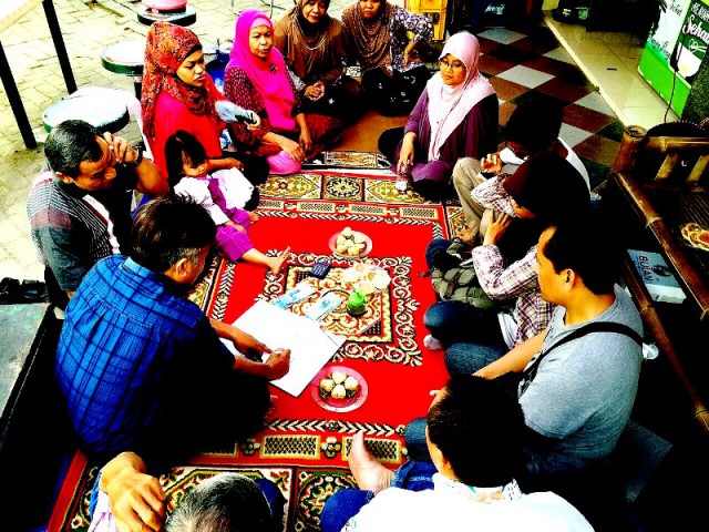 Berkumpul bersama keluarga memang nikmat