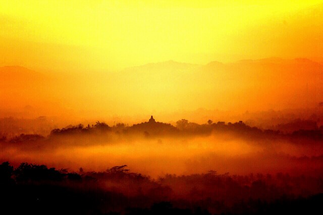 Borobudur dilihat dari Punthuk Setumbu