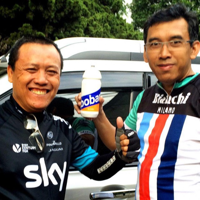 Sesama pesepeda yang pernah nyungsep