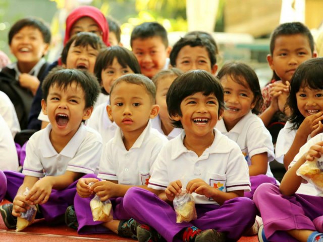 Senyum ceria itu menyegarkan