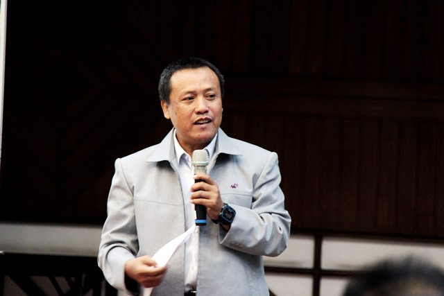 Gunakan bahasa yang lugas dan membumi :-)