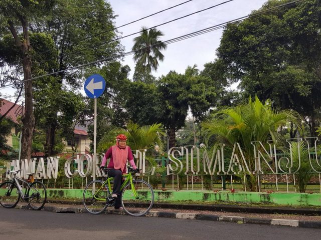 Bersepeda harus berhelm