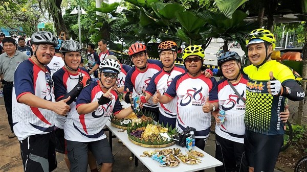 rombongan-masuk-taman-menteng