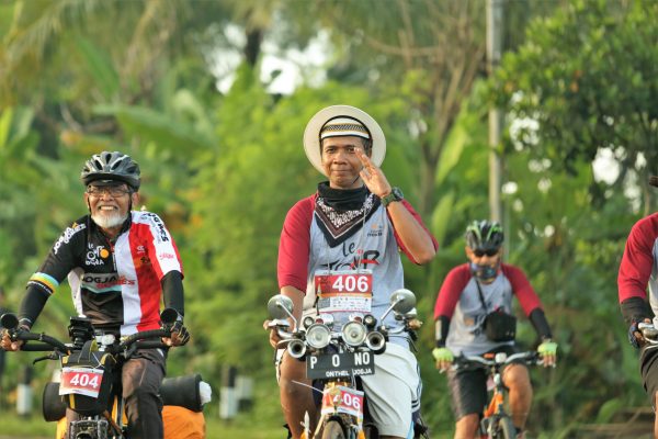 mbah Kung dan mas Supono Onthel