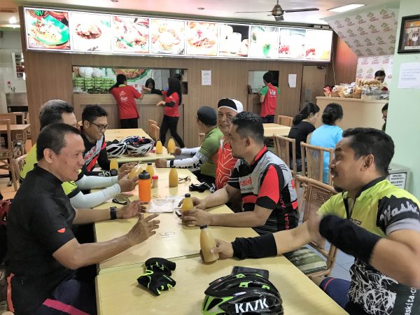 Rapat Pecel Bu Kus Surabaya