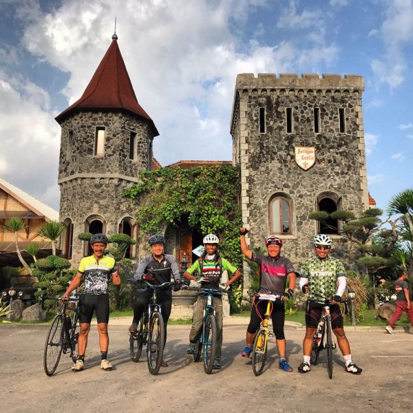 Peserta terakhir di lokasi Finsih Mang Engking Castle