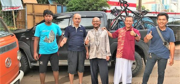 Defender siap mengawal di belakang