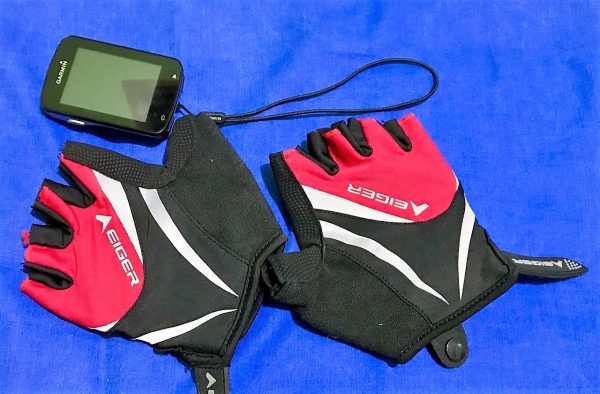 Sarung tangan baru yang gagal kupakai