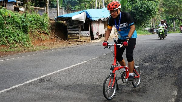 Bromie merah kembali turun ke jalan
