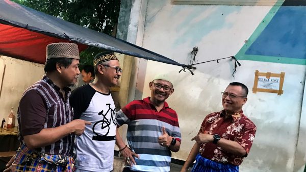 diskusi setelah kecelakaan sepeda