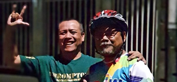 Simanjuntak Walk berdua