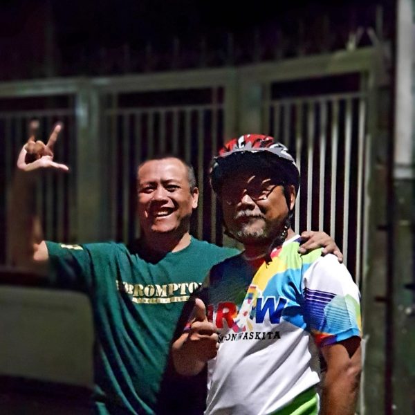 Simanjuntak Walk berdua