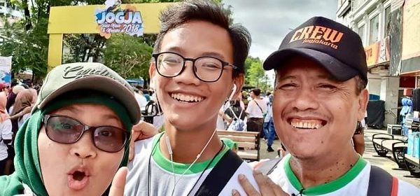 Aksi JCW senyum selfi bareng