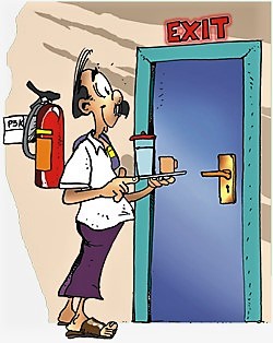 Perhatikan letak pintu, lift serta tangga darurat,